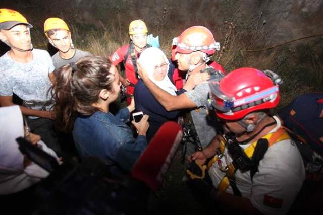 Söke'de, Doğa Gezintisine Çıkan 4 Kişi Kayalık Alanda Mahsur Kaldı