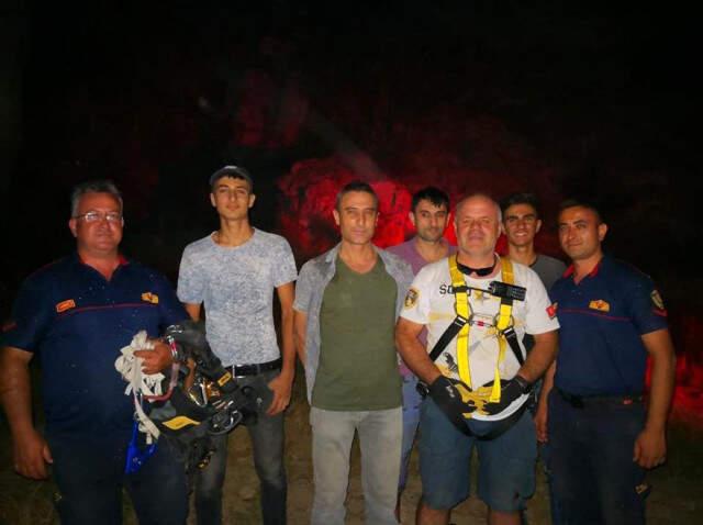 Söke'de, Doğa Gezintisine Çıkan 4 Kişi Kayalık Alanda Mahsur Kaldı