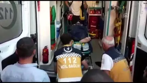 Trafik Kazası: 2 Ölü, 6 Yaralı Trafik Kazası: 2 Ölü, 6 Yaralı