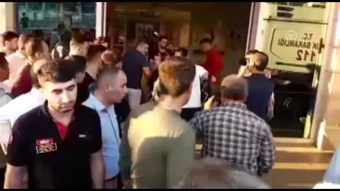 Trafik Kazası: 2 Ölü, 6 Yaralı Trafik Kazası: 2 Ölü, 6 Yaralı