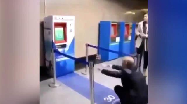 Moskova'da Spora Teşvik İçin, 30 Kez Eğilip Kalkana Bir Bilet Veriliyor