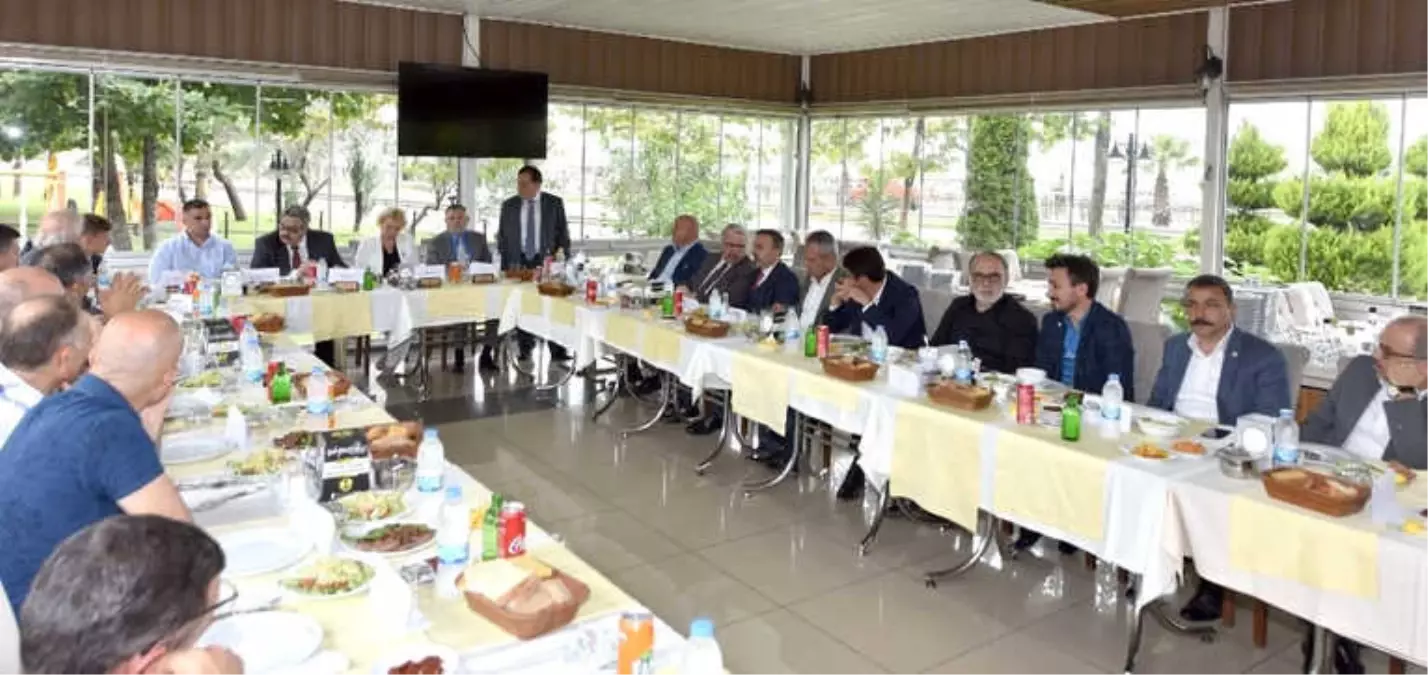 Rus Büyükelçi Yerhov Trabzon'da İşadamları ile Yemekte Buluştu