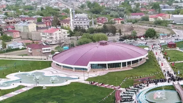 Şehr-i Tuşba'da Toplu Açılış ve Etkinlikler Şehr-i Tuşba'da Toplu Açılış ve Etkinlikler