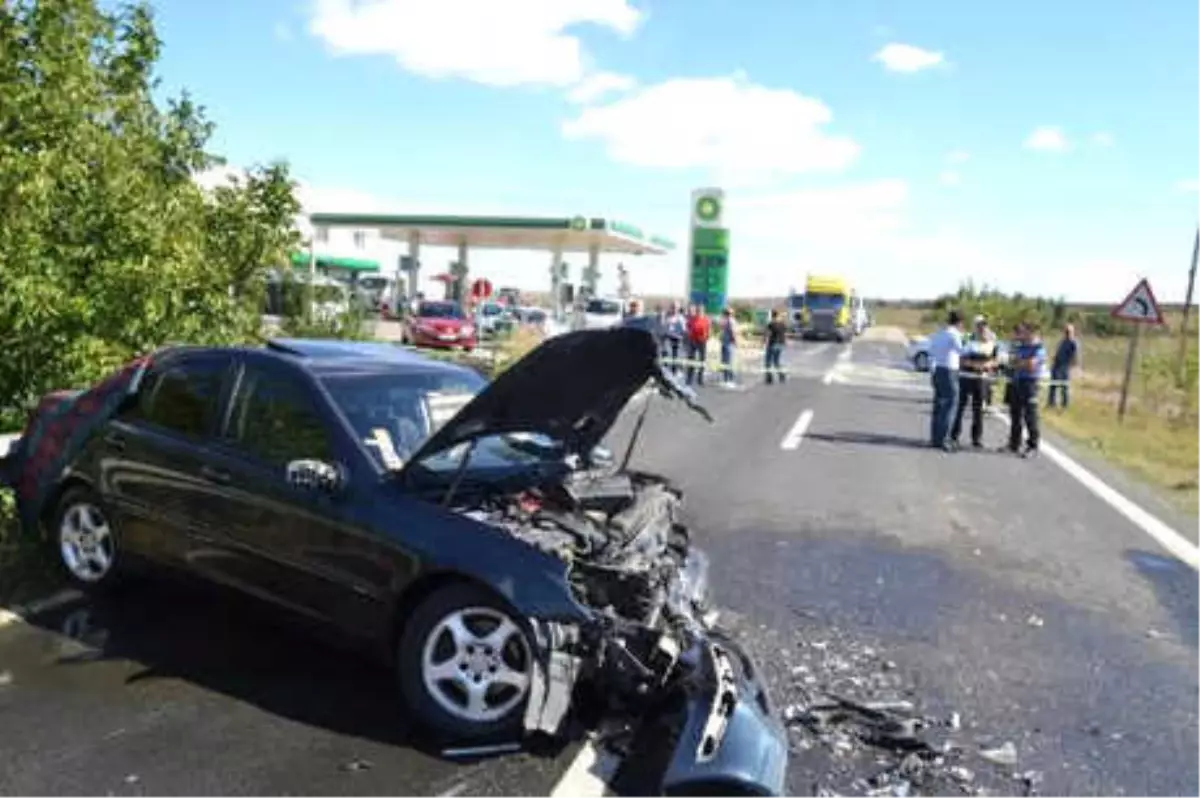 Tekirdağ'da İki Otomobil Çarpıştı: 1 Ölü, 1 Yaralı