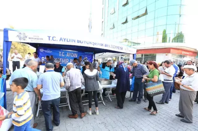 Büyükşehir Belediyesi Aşure Dağıtacak Büyükşehir Belediyesi Aşure Dağıtacak