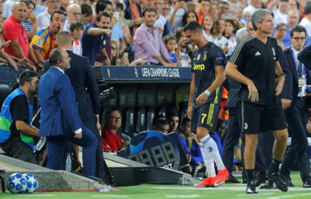 Cristiano Ronaldo Kırmızı Kart Gördü, Gözyaşlarına Hakim Olamadı