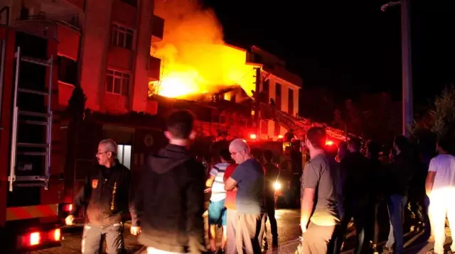 Güncelleme - Kocaeli'de Suriyeli Ailenin Evinde Yangın: 2 Ölü, 3 Yaralı Güncelleme - Kocaeli'de Suriyeli Ailenin Evinde Yangın: 2 Ölü, 3 Yaralı