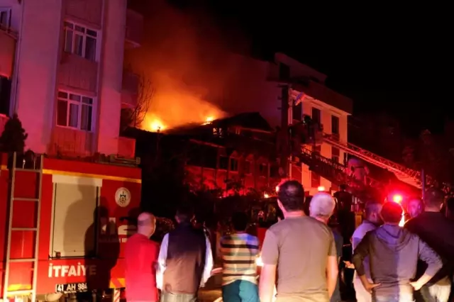 Güncelleme - Kocaeli'de Suriyeli Ailenin Evinde Yangın: 2 Ölü, 3 Yaralı Güncelleme - Kocaeli'de Suriyeli Ailenin Evinde Yangın: 2 Ölü, 3 Yaralı
