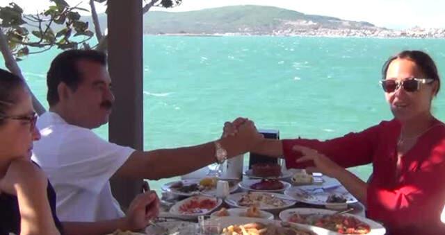 Hülya Avşar'la Buluşan İbrahim Tatlıses, Adına Şarkı Yazdığı Avşar'a 'Mavi Mavim' Diye Seslendi
