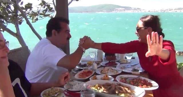 Hülya Avşar'la Buluşan İbrahim Tatlıses, Adına Şarkı Yazdığı Avşar'a 'Mavi Mavim' Diye Seslendi