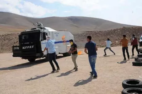 Polislerin Tatbikatı Gerçeği Aratmadı