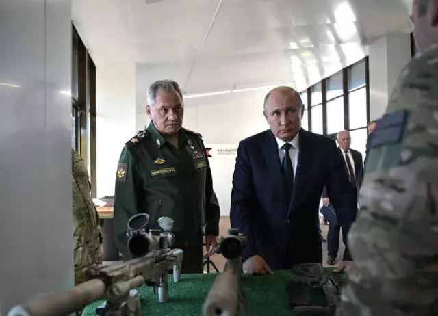 Putin, Keskin Nişancı Tüfeği ile 600 Metreden Hedefi Vurdu