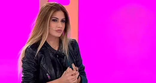 Sosyetik Güzel Nihal Candan, Yatak Pozunu Takipçileriyle Paylaştı! Sosyetik Güzel Nihal Candan, Yatak Pozunu Takipçileriyle Paylaştı!