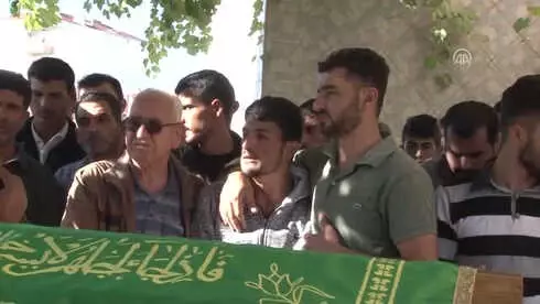 Suriyeli Ailenin Evinde Yangın: 2 Ölü, 3 Yaralı (2) Suriyeli Ailenin Evinde Yangın: 2 Ölü, 3 Yaralı (2)