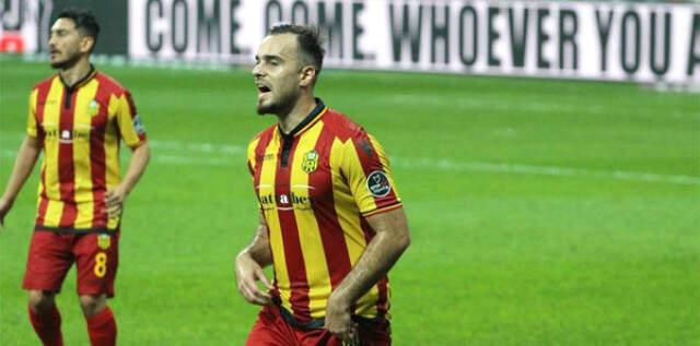 Beşiktaş-Kayserispor Maçında Gösterdiği Performansla Eleştirilerin Hedefi Olan Erkan Kaş'a Yedek Kulübesi Yolu Göründü