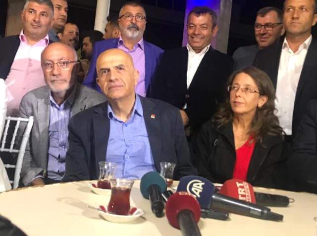 CHP'li Enis Berberoğlu Tahliye Olduktan Sonra Partililerle Çay Bahçesinde Buluştu