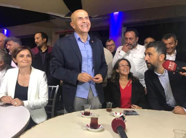 CHP'li Enis Berberoğlu Tahliye Olduktan Sonra Partililerle Çay Bahçesinde Buluştu