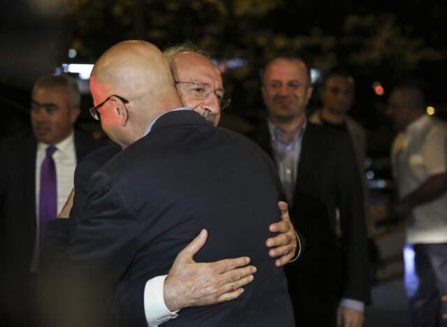 CHP Lideri Kemal Kılıçdaroğlu, Enis Berberoğlu ile Bir Araya Geldi