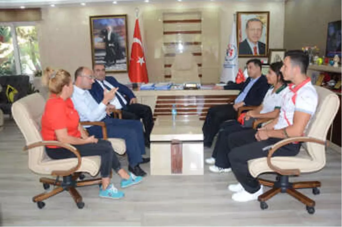 İl Müdürü Öztürk, Manisa Büyükşehir'in Şampiyonlarını Konuk Etti