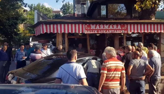 Kontrolden Çıkan Otomobil Restorana Girdi: 1 Yaralı