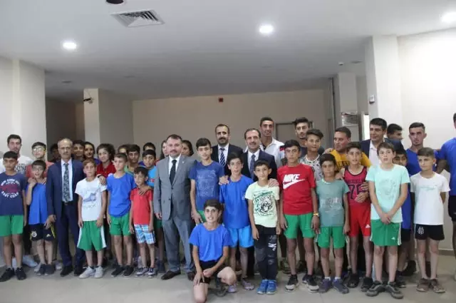 Solhan'da Sporculara Malzeme Desteği Solhan'da Sporculara Malzeme Desteği