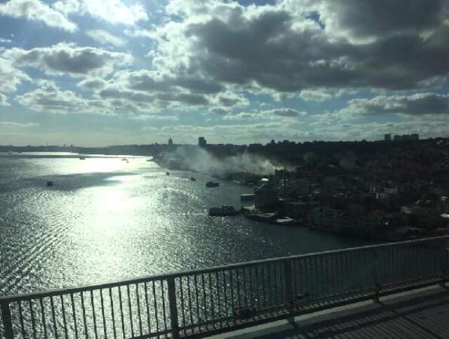 Son Dakika! İstanbul'daki Kabataş Erkek Lisesinin Yanındaki Binada Yangın Çıktı
