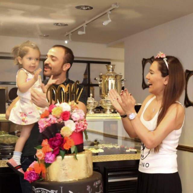 Demet Akalın, Okan Kurt'la Yaşadığı Villasından Taşınıyor