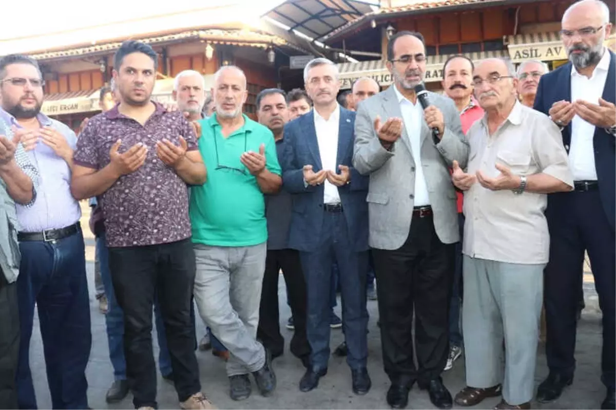 Gaziantep'te İş Yerleri Sabah Namazının Ardından Dualarla Açılıyor