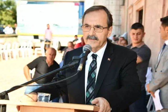 Protokol Biçerdöverle Çeltik Hasadı Yaptı Protokol Biçerdöverle Çeltik Hasadı Yaptı