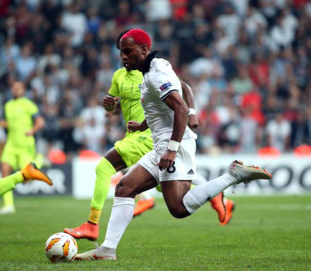 Ryan Babel, Beşiktaş Efsanesi Mehmet Özdilek'i yakaladı