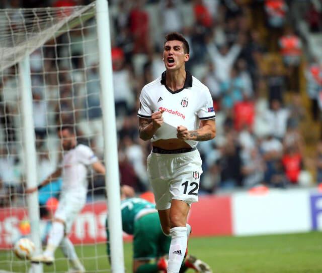 Ryan Babel, Beşiktaş Efsanesi Mehmet Özdilek'i yakaladı
