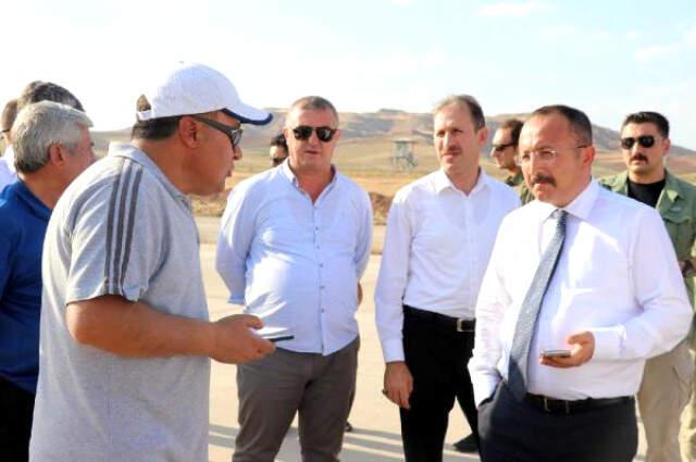Siirt Valisi, İşçilerin Çalışmadığı Görünce Firma Yetkilisini Fırçaladı: Karşında Vali Var!