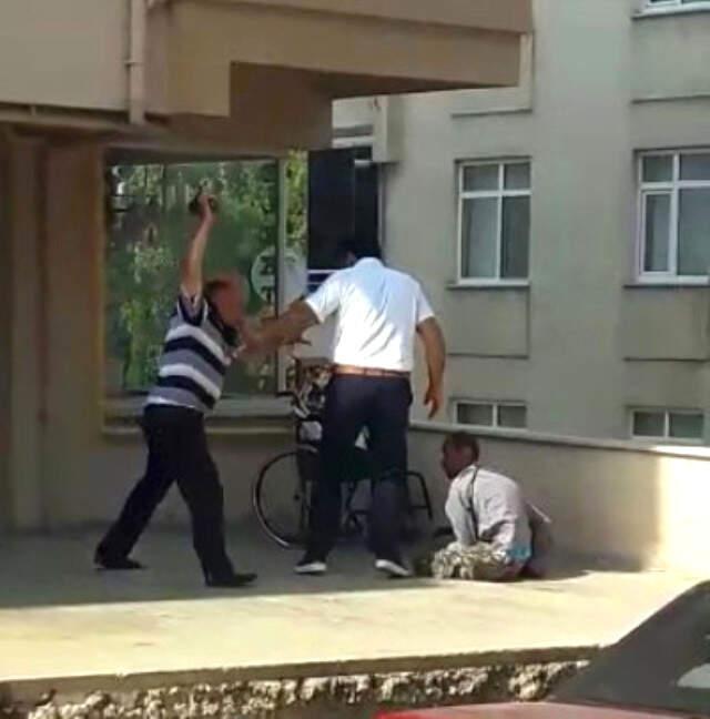 Sokak Ortasında Özürlü Oğlunu Döven Acımasız Baba, Serbest Bırakıldı
