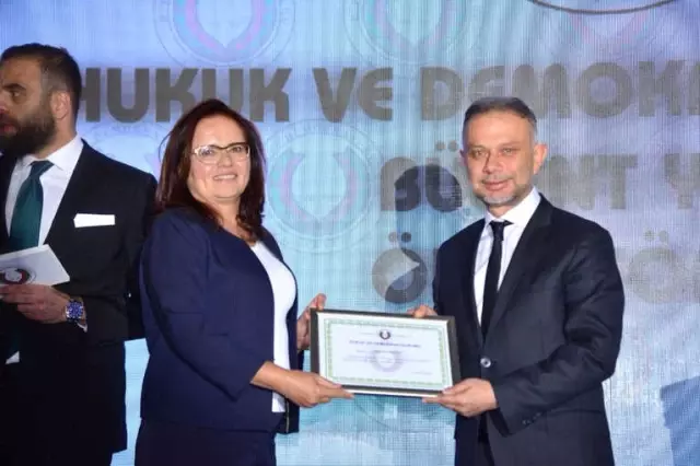 Başkan Ertürk'e Anlamlı Ödül