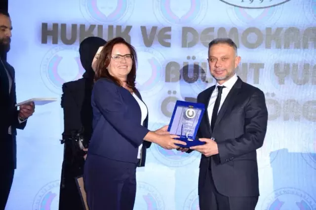 Başkan Ertürk'e Anlamlı Ödül