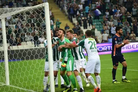 Harun Tekin'in Ayrılmasının Ardından Kaleyi Devralan Okan Kocuk, Performansıyla Güven Veriyor Harun Tekin'in Ayrılmasının Ardından Kaleyi Devralan Okan Kocuk, Performansıyla Güven Veriyor