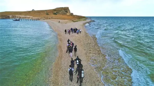 Çarpanak Adası'na Antik Yoldan Su Altı Yürüyüşü Çarpanak Adası'na Antik Yoldan Su Altı Yürüyüşü