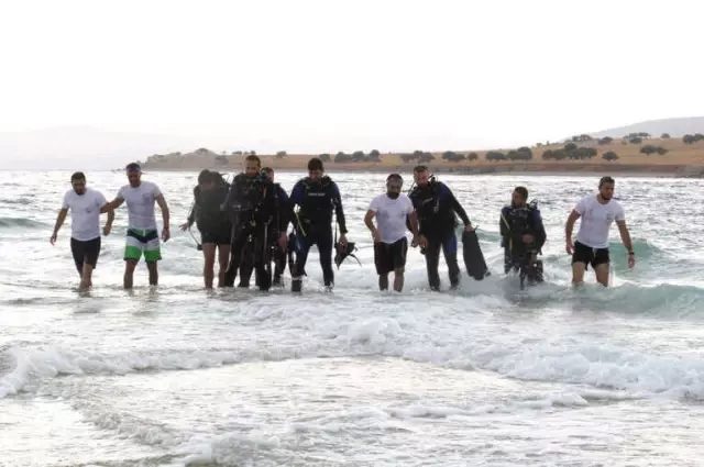 Çarpanak Adası'na Antik Yoldan Su Altı Yürüyüşü Çarpanak Adası'na Antik Yoldan Su Altı Yürüyüşü