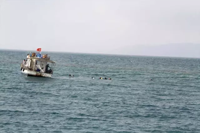 Çarpanak Adası'na Antik Yoldan Yüzerek Ulaştılar Çarpanak Adası'na Antik Yoldan Yüzerek Ulaştılar