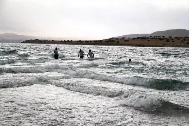 Çarpanak Adası'na Antik Yoldan Yüzerek Ulaştılar Çarpanak Adası'na Antik Yoldan Yüzerek Ulaştılar