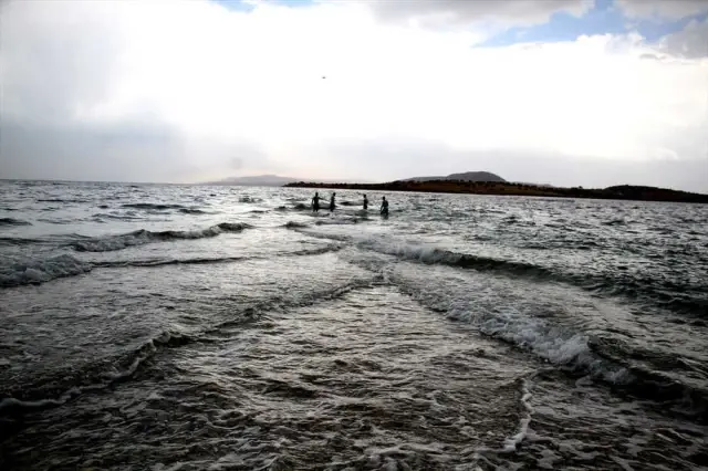 Çarpanak Adası'na Antik Yoldan Yüzerek Ulaştılar Çarpanak Adası'na Antik Yoldan Yüzerek Ulaştılar