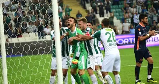 Harun Tekin'in Ayrılmasının Ardından Kaleyi Devralan Okan Kocuk, Performansıyla Güven Veriyor Harun Tekin'in Ayrılmasının Ardından Kaleyi Devralan Okan Kocuk, Performansıyla Güven Veriyor