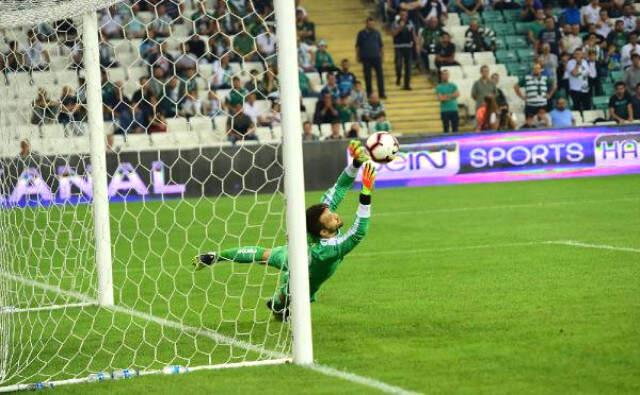 Harun Tekin'i Fenerbahçe'ye Veren Bursaspor'da Genç Kaleci Okan Kocuk, Performansıyla Güven Veriyor