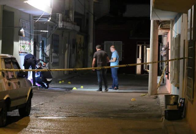 İzmir'de Kavgaya Müdahale Eden Polis Bıçaklandı