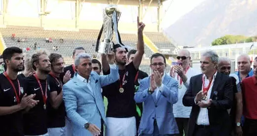 Kasap Borçları Ödenmedi, Manisaspor'un Kupalarına Haciz Geldi