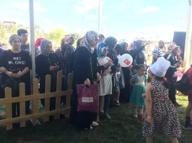 Minikler Lezzet Yarışı Yaptı, Aileleri Heyecanla İzledi Minikler Lezzet Yarışı Yaptı, Aileleri Heyecanla İzledi