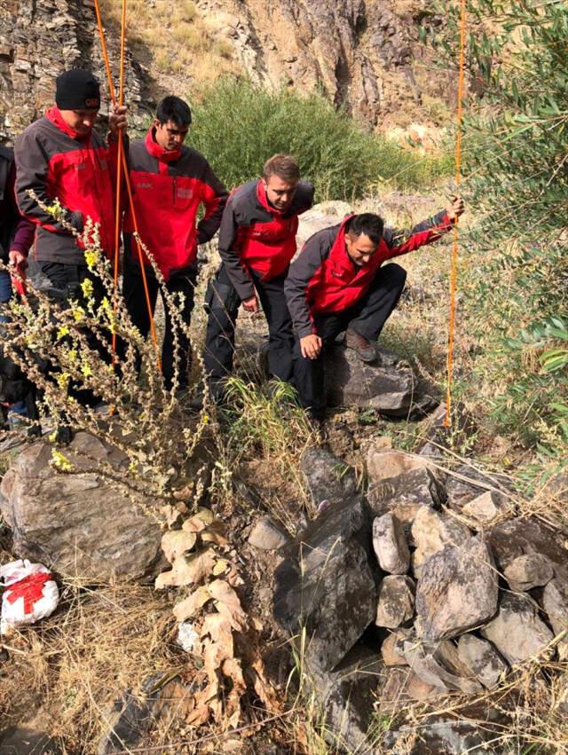 Sedanur'un Cansız Bedeni Üzeri Taşlarla Örtülü Vaziyette Bulundu