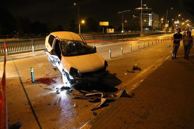 Bursa'da Takla Atan Otomobil Metrelerce Sürüklendi, Takla Atarak Korkuluklara Oturdu