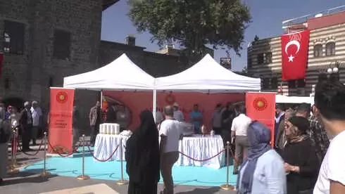 Cumhurbaşkanlığından Vatandaşlara Aşure İkramı - Diyarbakır Cumhurbaşkanlığından Vatandaşlara Aşure İkramı - Diyarbakır
