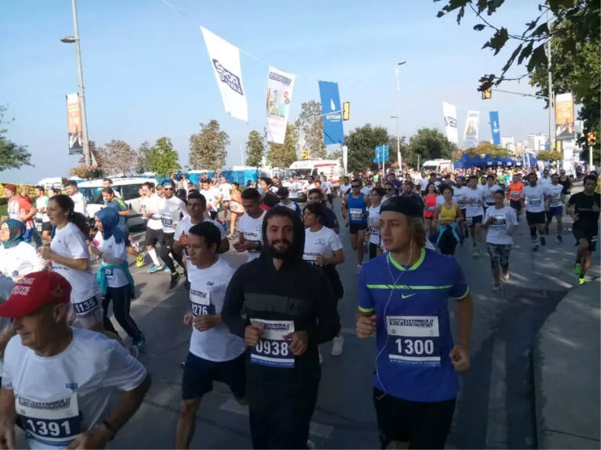 İstanbul'u Koşuyorum' Yarışında Renkli Görüntüler